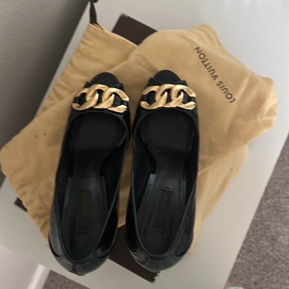 Shoes - Picture 10 of 10